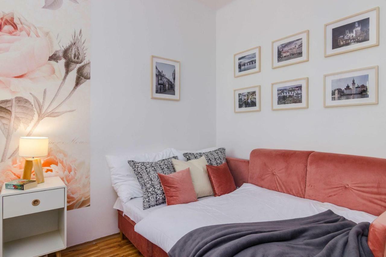 Apt In Prague Charles Bridge 1Km By Michal&Friends Exterior photo